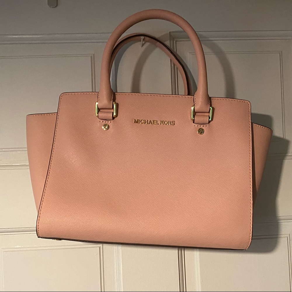 Light Pink Micheal Kors Purse